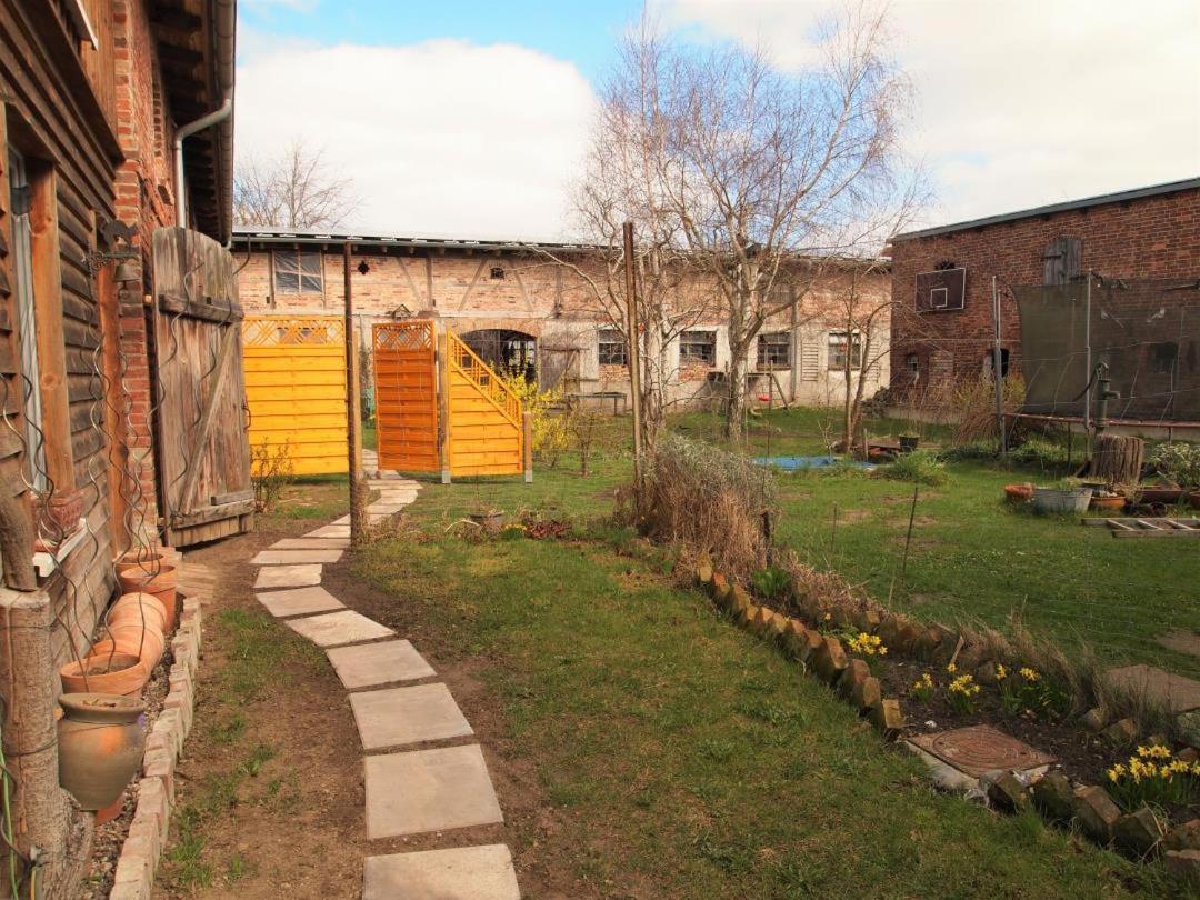 Neu Fewo Im Bauernhaus Mit Idyllischem Innenhof Und Naturgarten Mesekenhagen Exterior photo