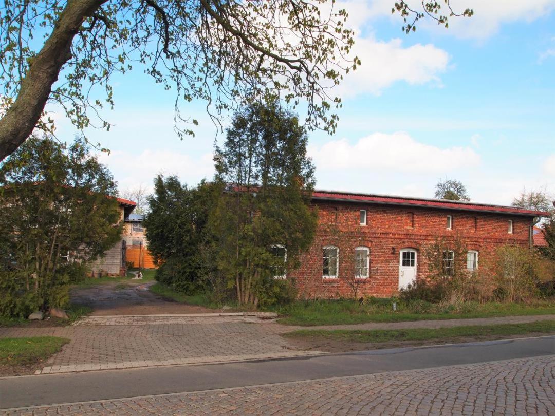 Neu Fewo Im Bauernhaus Mit Idyllischem Innenhof Und Naturgarten Mesekenhagen Exterior photo